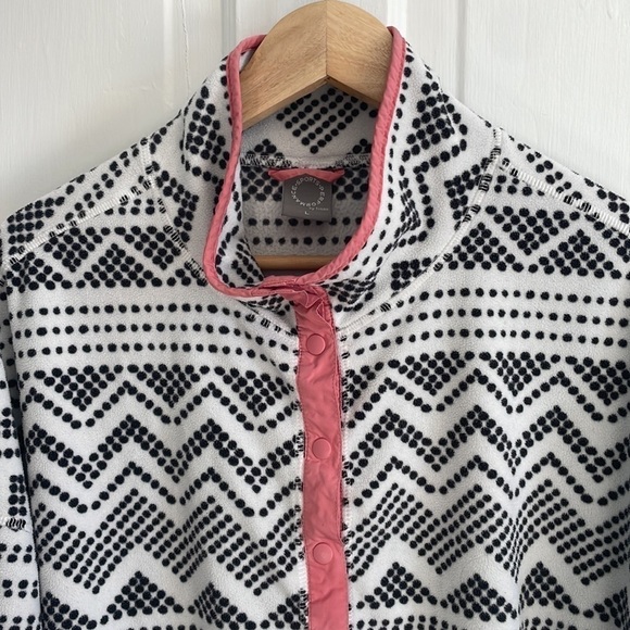 Vintage Black and White Aztec Fleece - Picture 3 of 12